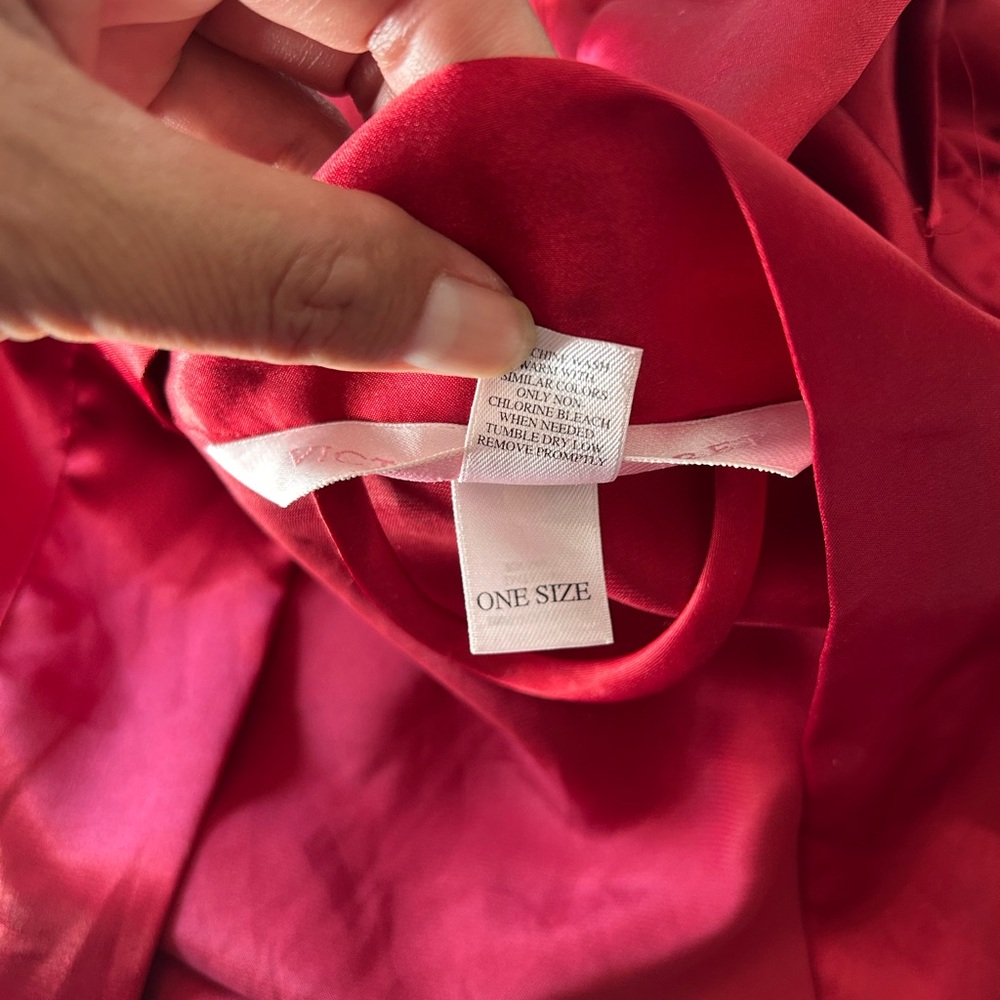 Victoria's Secret Robe - Picture 9 of 10